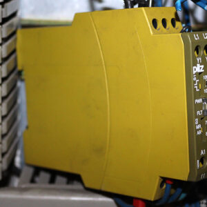 pilz-S3UM_UB-24VDC_UM400_440VAC-voltage-monitoring-relay-(Used)