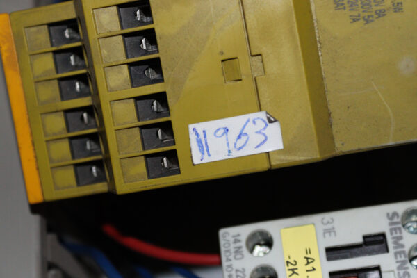 pilz-PNOZ-XV2-30_24VDC-2S-2SZ-safety-relay-(Used)-2