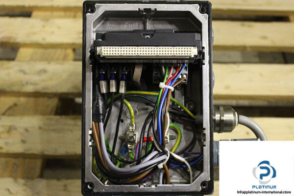 sew-mgfat2-dsm-dbc-b_ecr_iv_dsp-parallel-shaft-helical-gear-unit-4