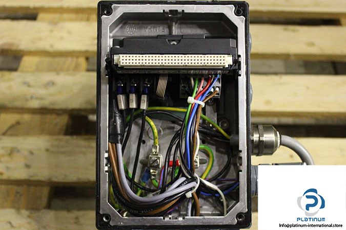 sew-mgfat2-dsm-dbc-b_ecr_iv_dsp-parallel-shaft-helical-gear-unit-4
