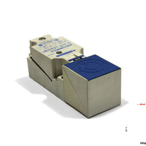 telemecanique-XS8-C40DP210-inductive-sensor