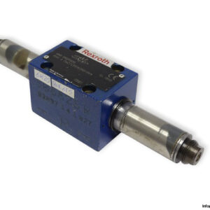 Rexroth-R900915095-solenoid-operated-directional-valve-(used)