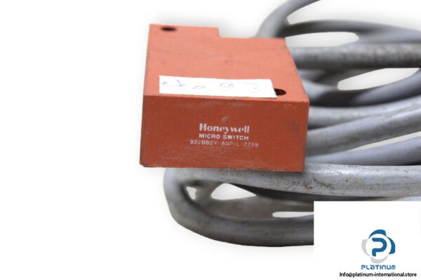 honeywell-922bb2y-a9p-l-z759-sensor-used-1