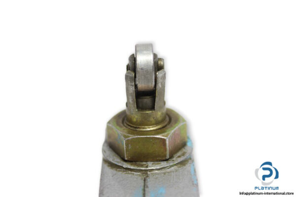 micro-switch-BZE6-2RQ9-micro-switch-(Used)-2