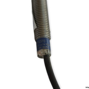 telemecanique-XS1M08PA370-inductive-proximity-sensor-(Used)-3