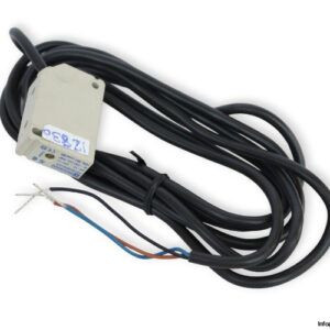 telemecanique-XS7G12PA140-inductive-proximity-sensor-(New)