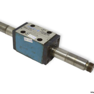 Vickers-DG4V-3-6C-M-U-H-7-30-solenoid-operated-directional-valve-(used)