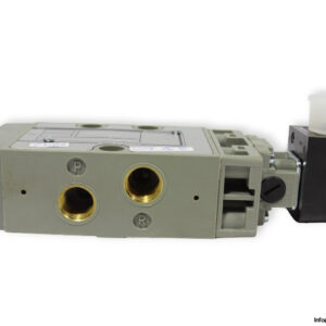 Bosch-0-820-018-130-single-solenoid-valve-(new)-(carton)-1