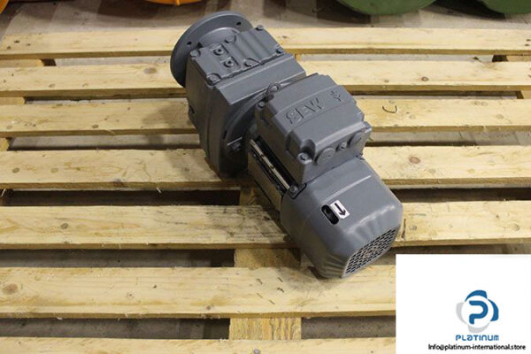 sew-rf47-drs71s4be05hr_isu_tf-helical-gearmotor-3