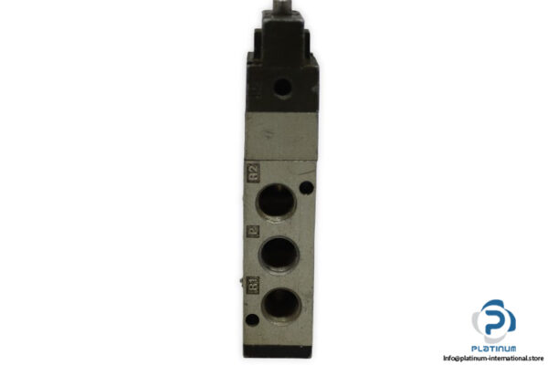 Smc-EVZM550-mechanical-valve-(used)-1