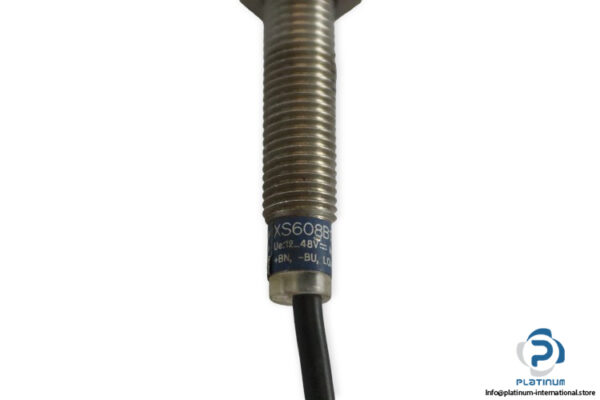 telemecanique-XS608B1PAL2-inductive-sensor-(used)-2