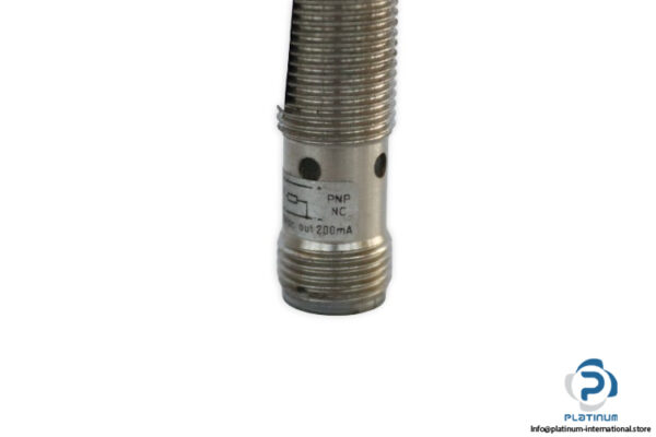 micro-detectors-AM6_CP-1H-inductive-proximity-sensor-(used)-4