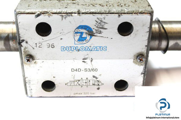 duplomatic-d4d-s3_60-solenoid-operated-directional-valve-without-coil-1