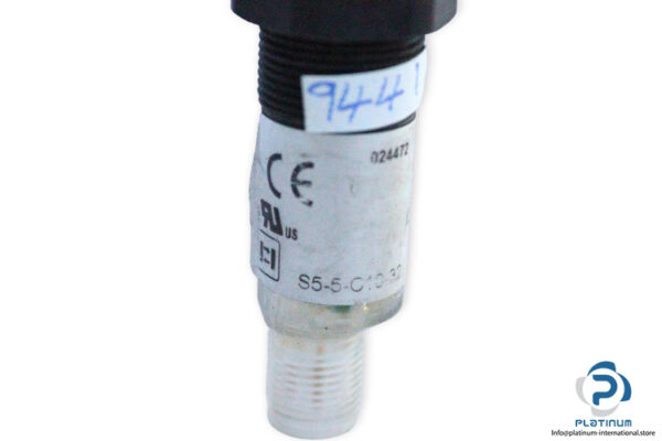 datasensor-S5-5-C10-32-diffuse-proximity-sensor-(Used)-2