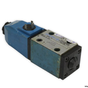 Vickers-DG4V-3-2A-M-U-H7-30-solenoid-operated-directional-valve-(used)