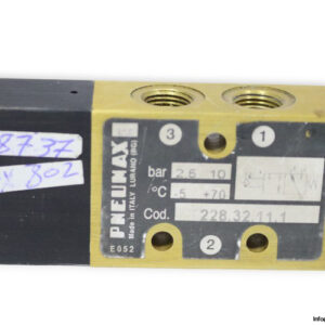 Pneumax-228.32.11.1-air-pilot-valve-(used)-1