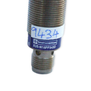 telemecanique-XU5-N18PP343D-diffuse-sensor-(Used)-1