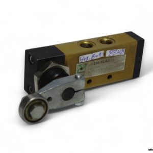 Pneumax-228.52.4.1-roller-lever-valve(used)