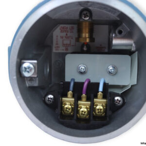 united-electric-controls-J120-15640-pressure-switch-(New)-1