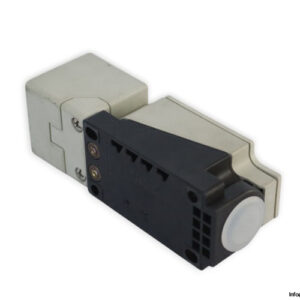 omron-E2Q2-N20E3-H-inductive-proximity-sensor-(New)-2