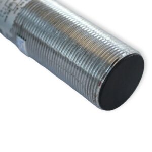 telemecanique-XSA-A10011-inductive-sensor-(used)-1