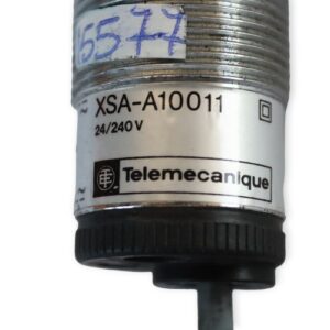 telemecanique-XSA-A10011-inductive-sensor-(used)-2