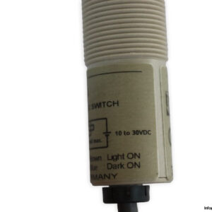 omron-E3F2-R2C4-E-2M-retroreflective-sensor-(New)-3
