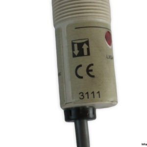 omron-E3F2-R2C4-E-2M-retroreflective-sensor-(New)-4