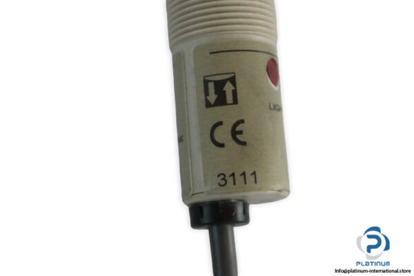 omron-E3F2-R2C4-E-2M-retroreflective-sensor-(New)-4