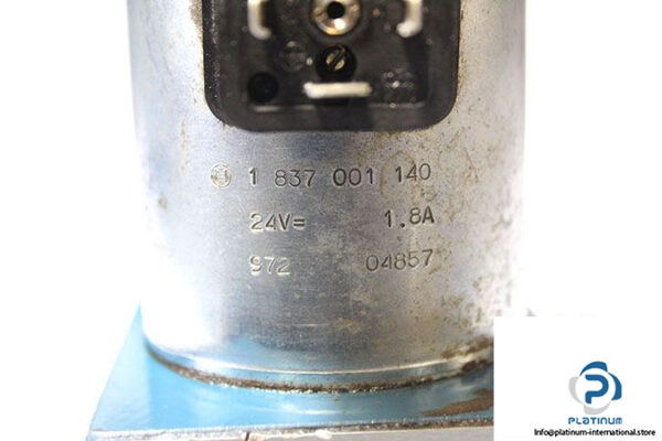 bosch-0-810-001-748-directional-control-valve-2