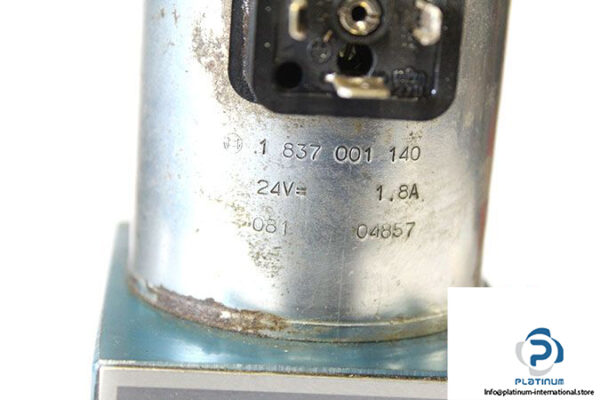 bosch-0-810-001-899-directional-control-valve-2