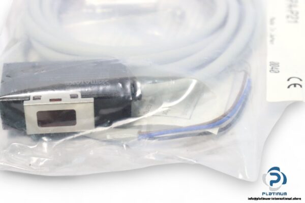 yamatake-HPA-P21-polarized-retro-reflective-sensor-new-1