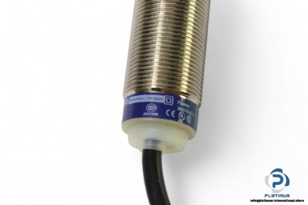 telemecanique-XS618B1MAL2-inductive-sensor(new)-3