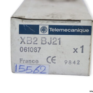 telemecanique-XB2-BJ21-061067-black-selector-switch-(new)-1