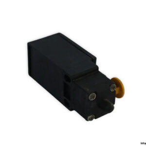 pizzato-FR-501-S4-limit-switch(used)-1
