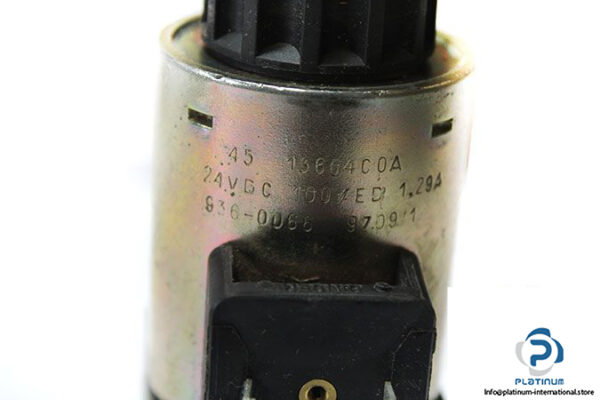 denison-4d01-p111-0201-b1g-directional-control-valve-2