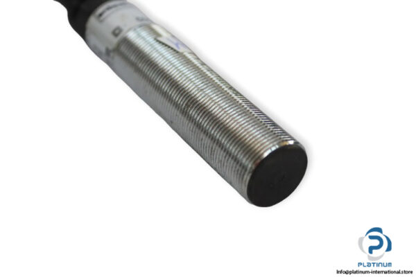 telemecanique-XSA-A05010-inductive-sensor-(new)-1