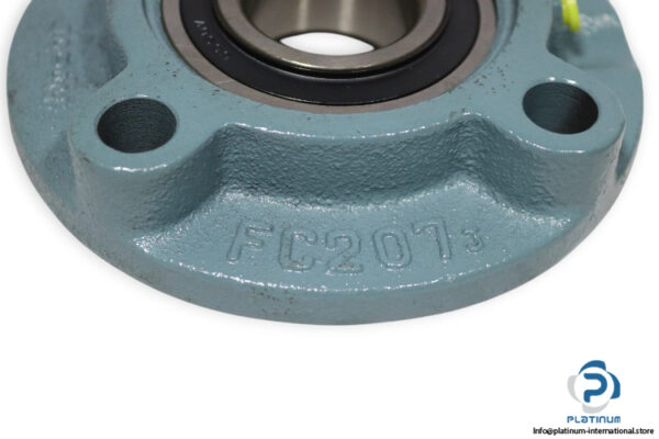 koyo-UCFC207-J-round-flange-ball-bearing-unit-new-carton-1