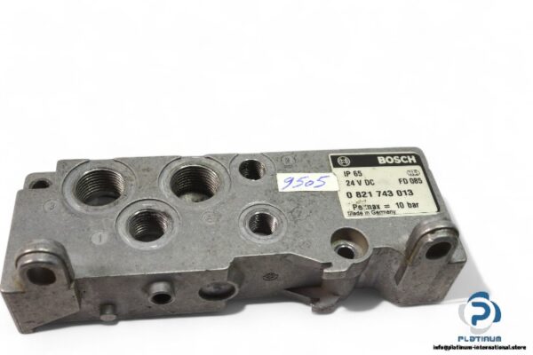 bosch-0-821-743-013-manifold-subbase-(Used)-1