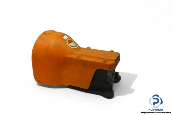 hoerbiger-pneumatic-F-531-RF-08-NG-foot-pedal-valve-(Used)