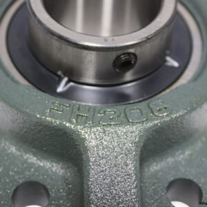 ntn-UCFH208D1-three-bolt-flanged-unit-new-carton-1