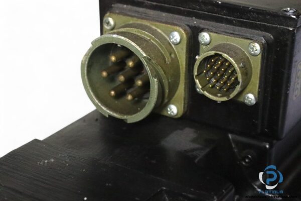 moog-FAS-T-2-M2-045-26-06-00-brushless-servomotor(used)-1