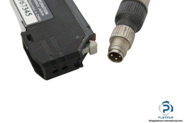 keyence-corporation-FS-V31P-fiber-amplifier-(used)-1