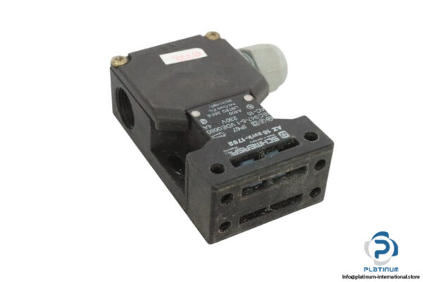 schmersal-AZ-16-ZVRK-1762-safety-switch-(used)