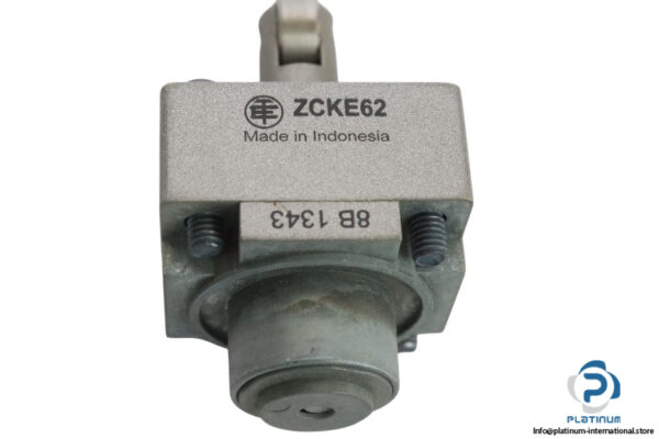 telemecanique-ZCK-E62-limit-switch-head-(new)-1