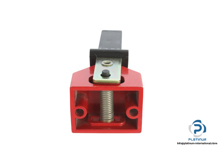 telemecanique-ZCK-Y09-actuating-key-(new)-1