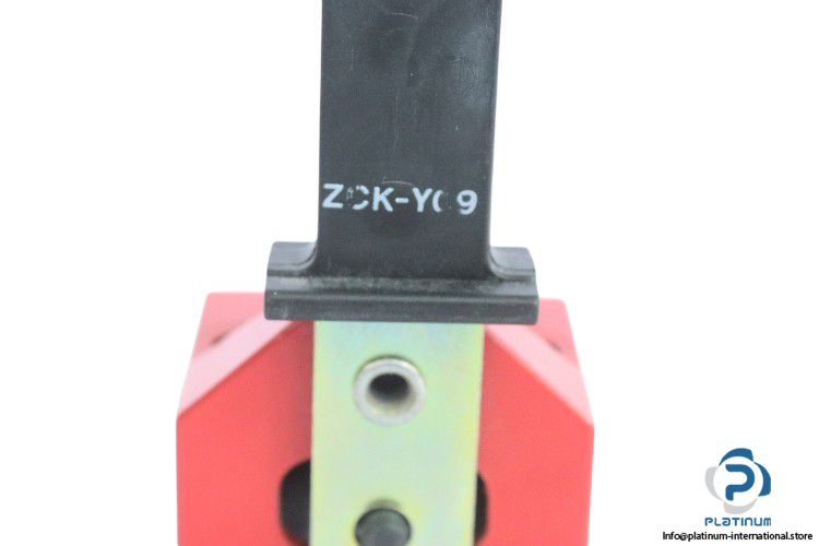 telemecanique-ZCK-Y09-actuating-key-(new)-2