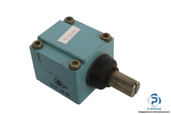 telemecanique-ZC2-JE01-limit-switch-head-(used)