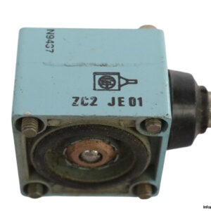 telemecanique-ZC2-JE01-limit-switch-head-(used)-1