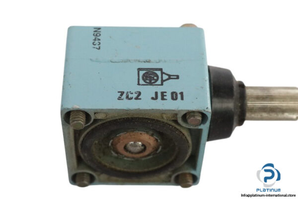 telemecanique-ZC2-JE01-limit-switch-head-(used)-1